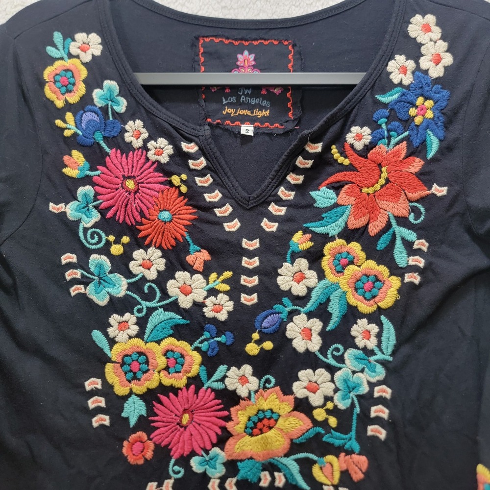 JW Los Angeles Johnny Was Black Floral Embroidered Boho V-Neck Top S 3/4 Sleeve - Picture 11 of 11